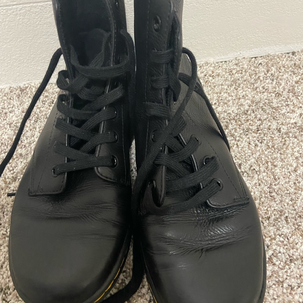 Dr. Martens Leyton Boots